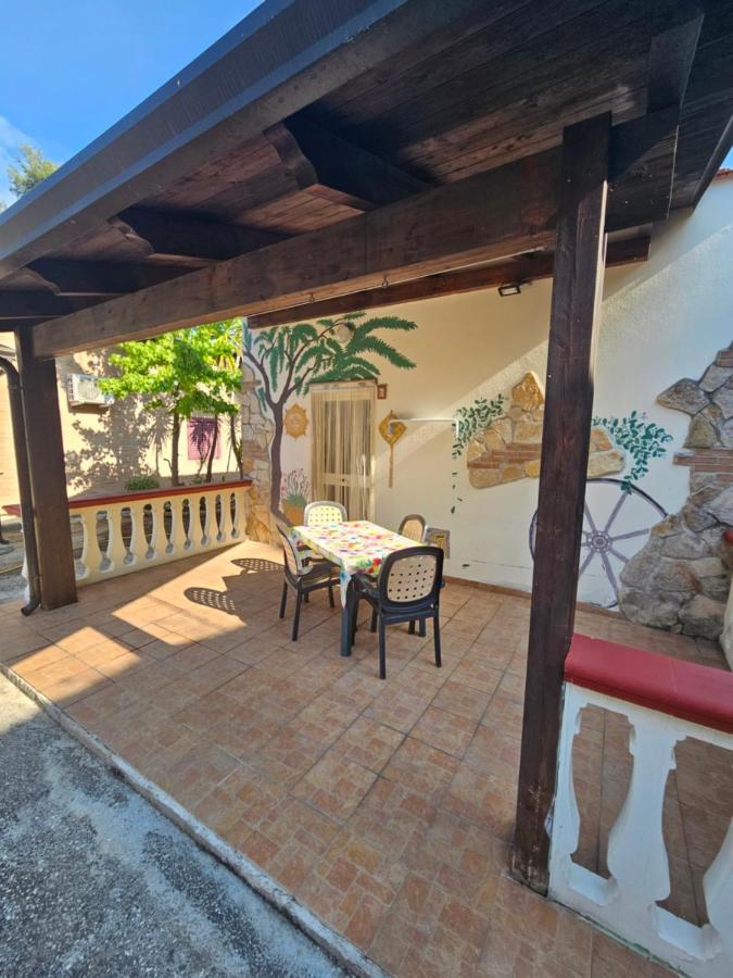 Casa Vacanze Leonardo Пескічі Екстер'єр фото